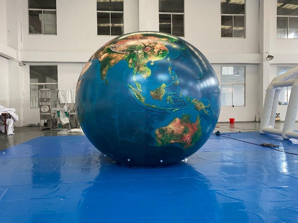 globe balloon show