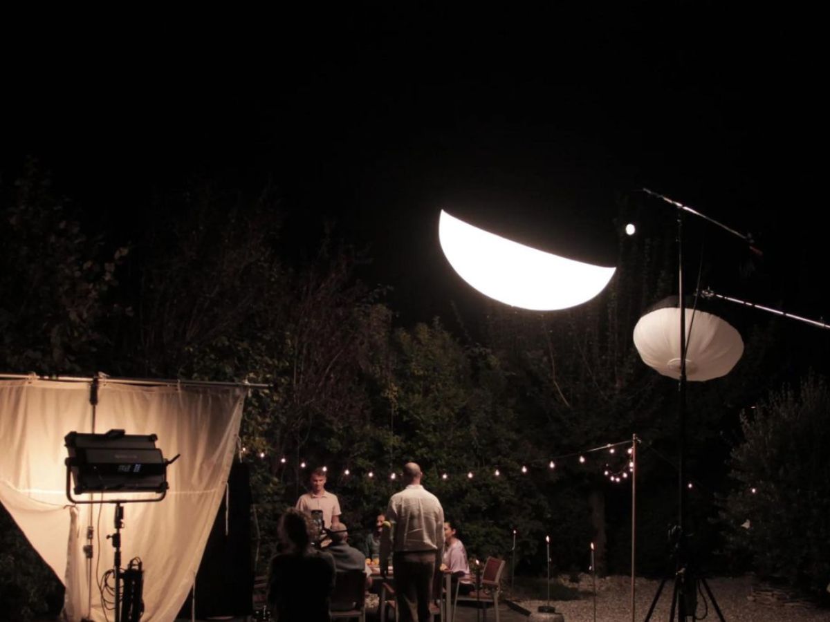Illuminating Cinematic Magic: The Role of Helium Balloon Lights in Film Production